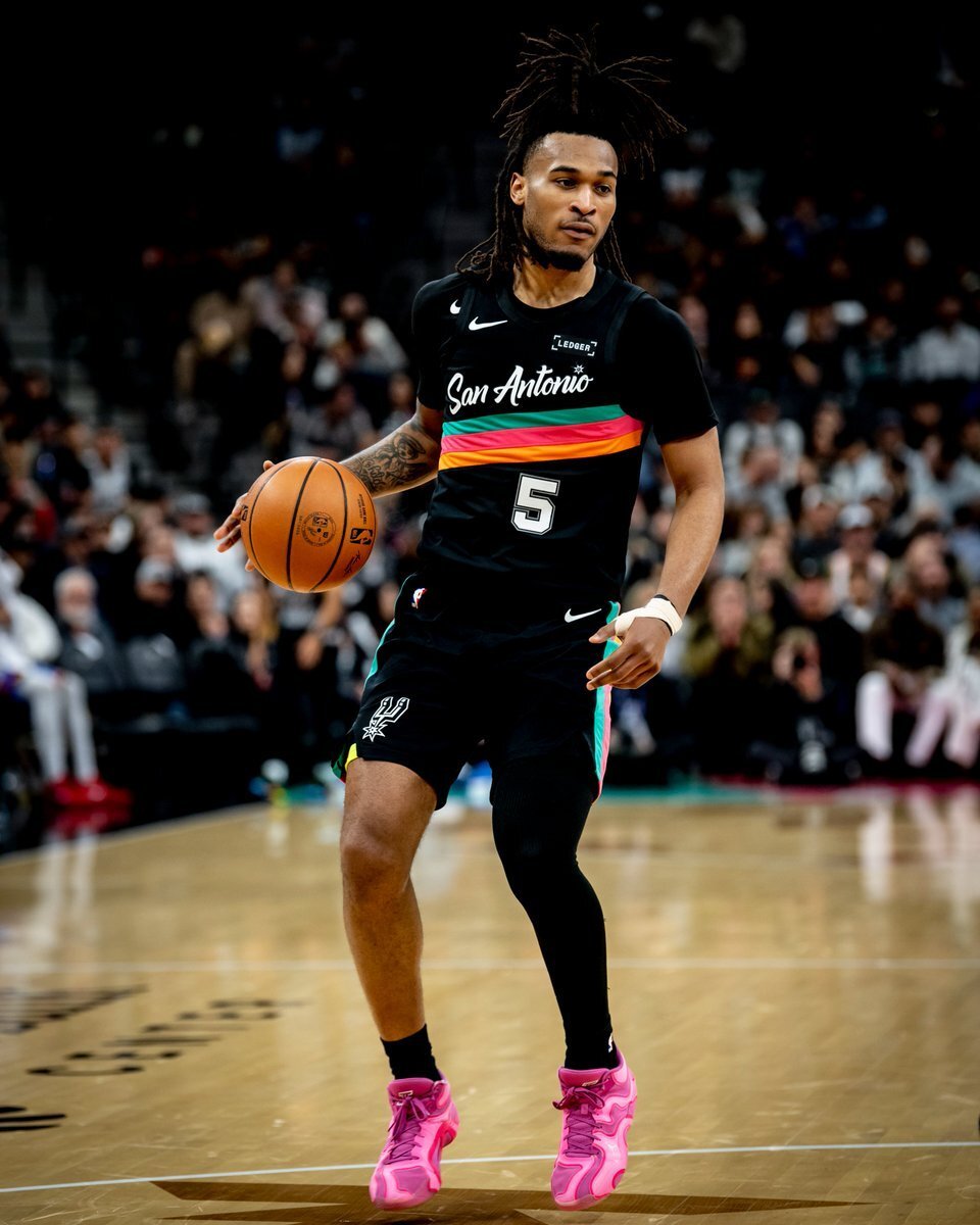 离谱！加时末段达拉斯独行侠备战国王杯风云突变圣安东尼奥马刺冲刺阶段调整名单，纽约尼克斯国际比赛日刷新队史纪录的简单介绍