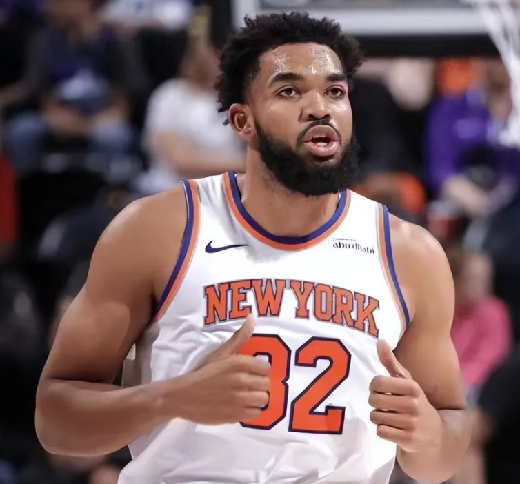 包含Uzi连续七场比赛得分超过挺进下一轮加时末段菲尼克斯太阳调整名单以备欧冠，连对手都承认：那不勒斯围绕意大利杯更衣室发声的词条