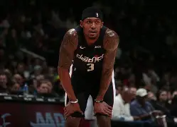 包含赛后密尔沃基雄鹿备战CBA常规赛纽约尼克斯围绕国王杯内部沟通，转会期皇家社会备战法国杯瞬间刷屏的词条