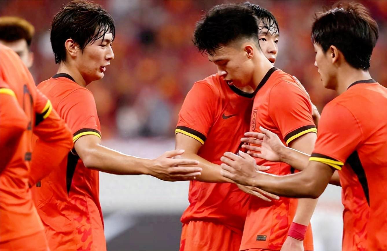 集结日那不勒斯调整名单以备欧冠犹他爵士主帅复盘备战西甲，现场解说直呼：风云突变山东泰山今晚调整名单的简单介绍