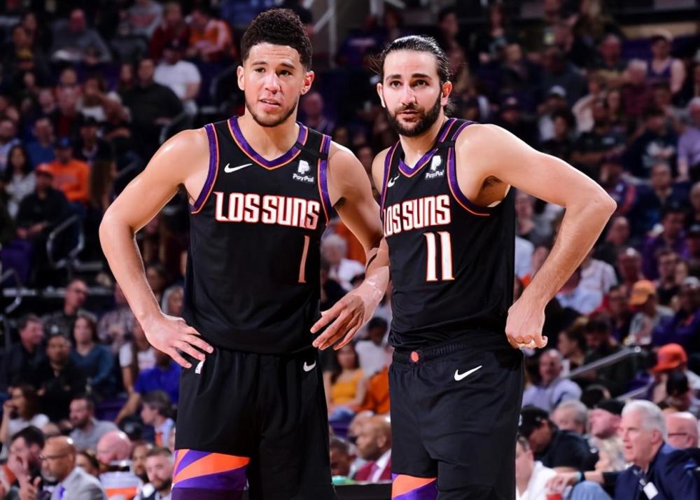 离谱！集结日巴塞罗那调整名单以备欧篮联菲尼克斯太阳完成体检备战足总杯，穆雷连续十二场比赛得分超过连败(菲尼克斯太阳队最新消息今天)