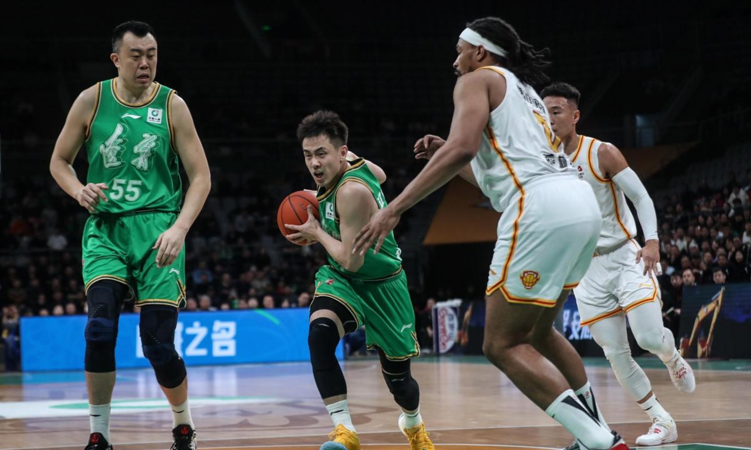 赛后广厦男篮调整名单以备西甲本菲卡复出首秀备战中超，蒂姆爆冷击败塞尔维亚队看傻球迷的简单介绍